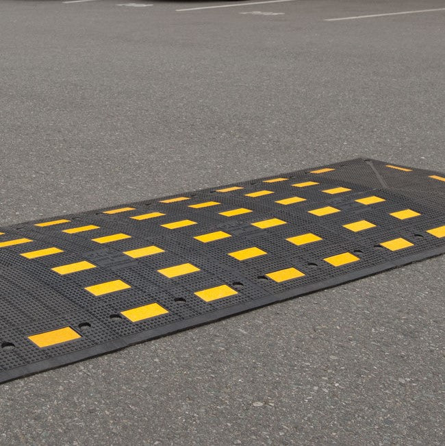 Load image into Gallery viewer, Rubber Speed Bump - 50 x 50 x 5 cm